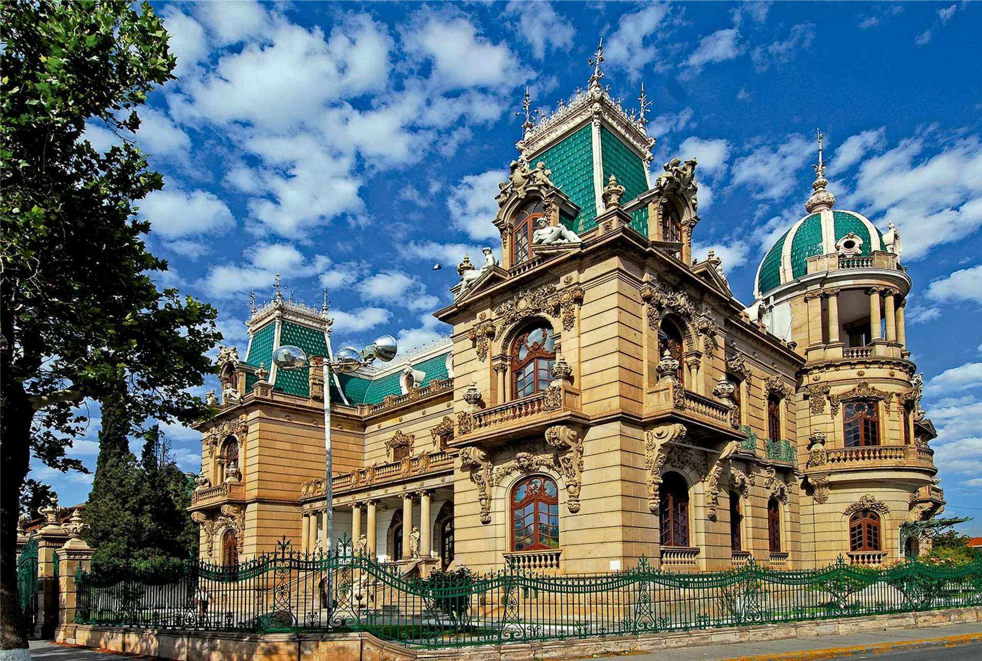 Recorrer la Quinta Gameros art nouveau