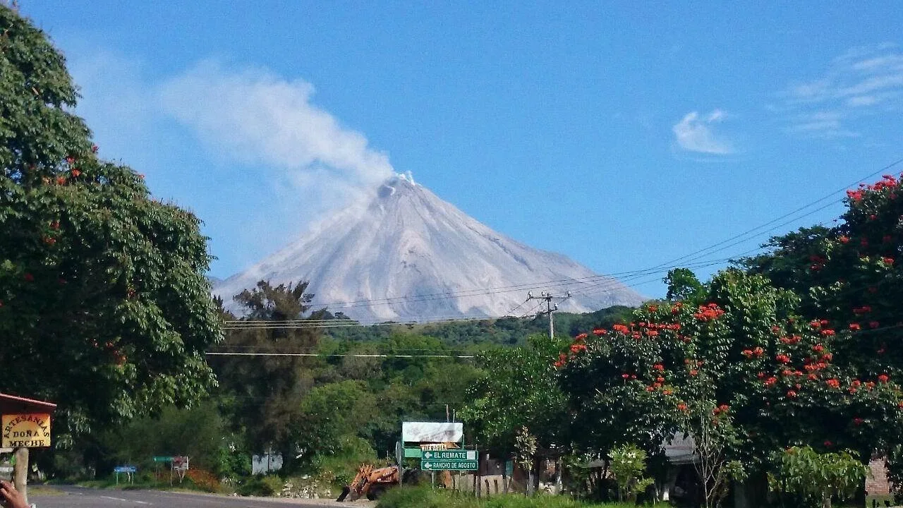 Asomarse al Volcán de Fuego desde los miradores