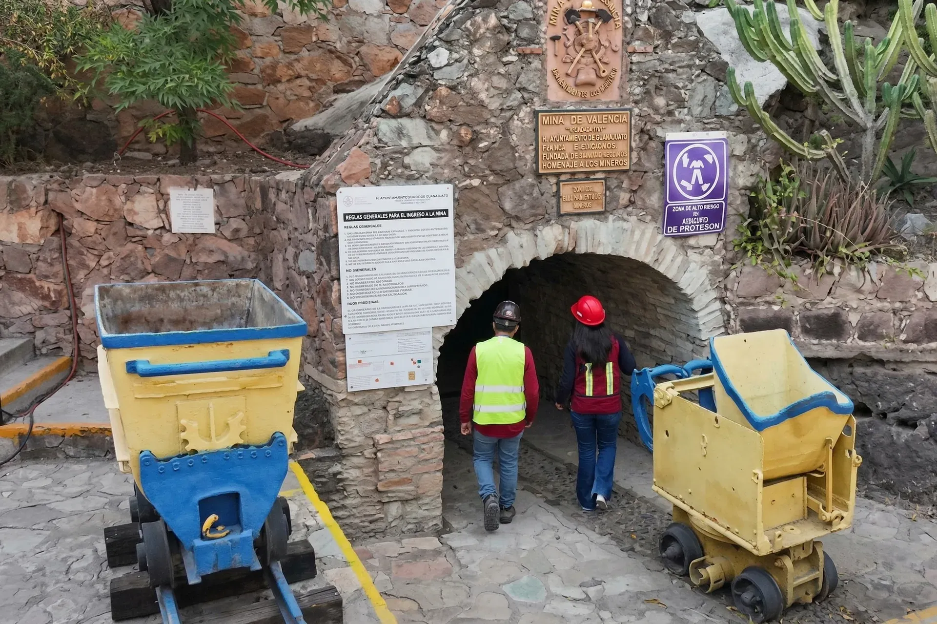Entrada a la mina el nopal