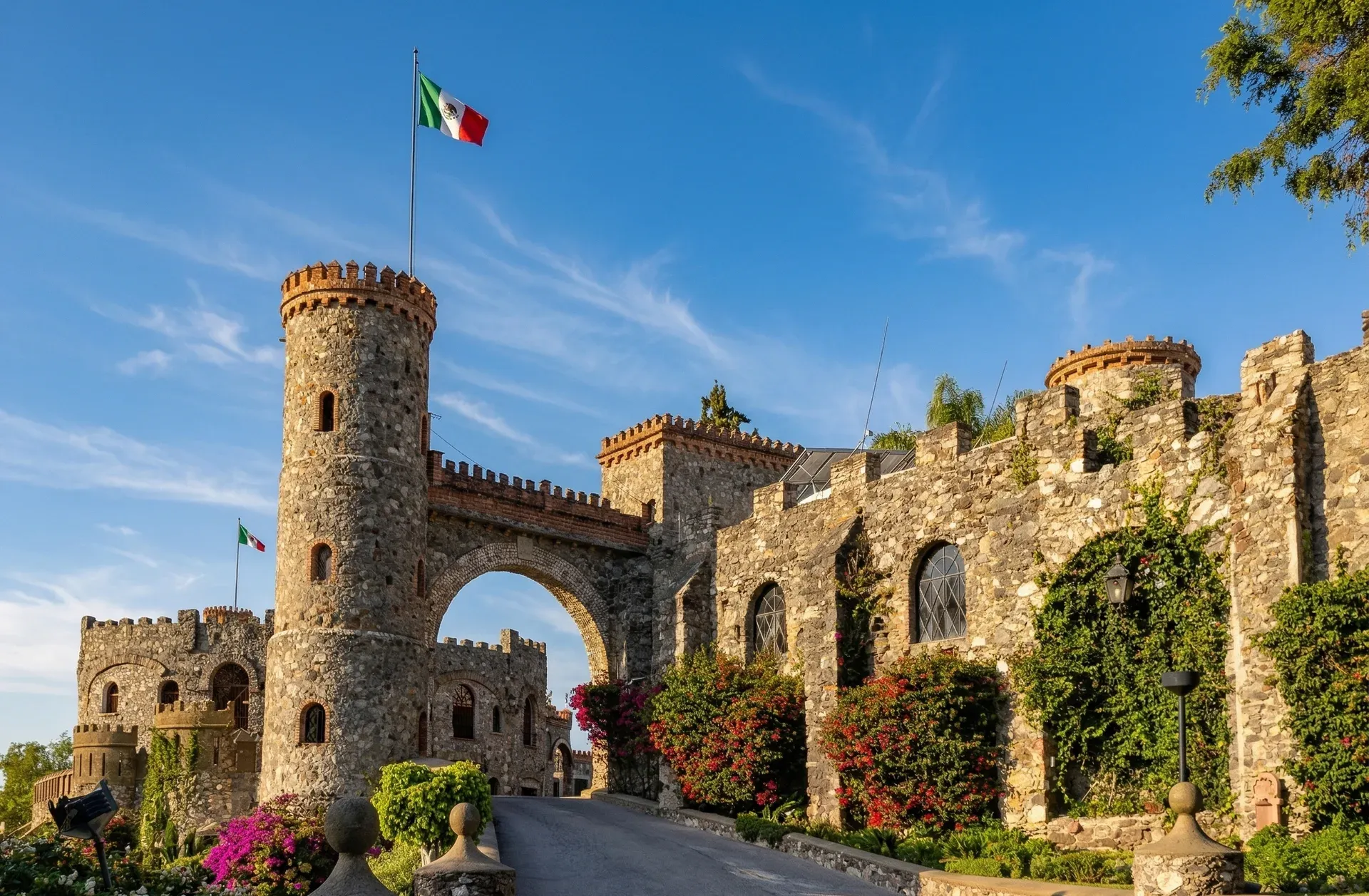 Castillo de Santa Cecilia visto desde el paisaje