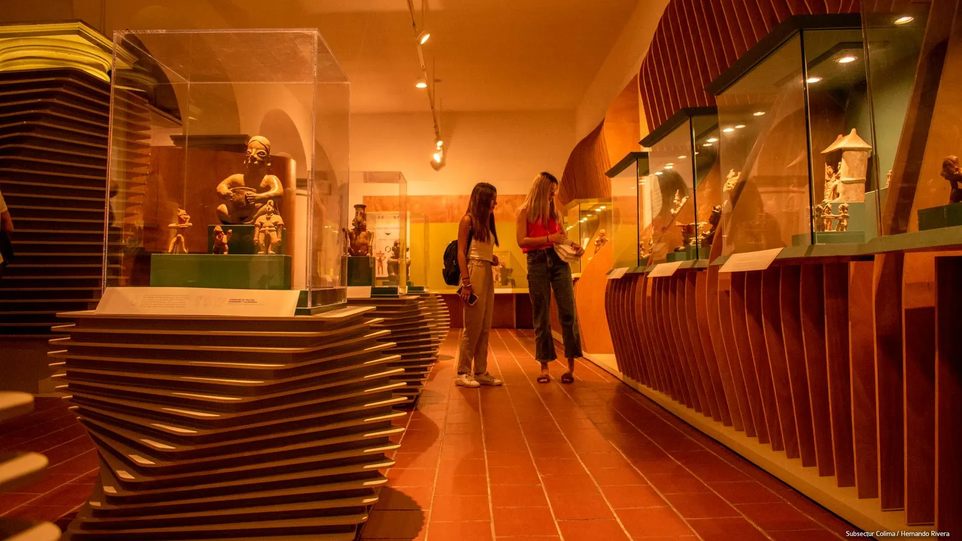 Figurillas prehispánicas de las culturas de occidente en el museo de Colima