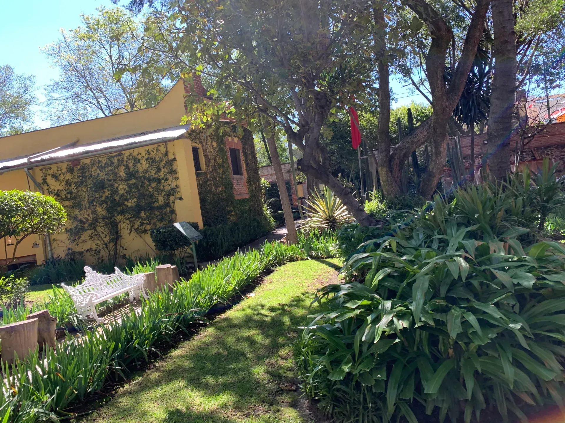 Casa de ladrillo colonial con arquitectura tradicional