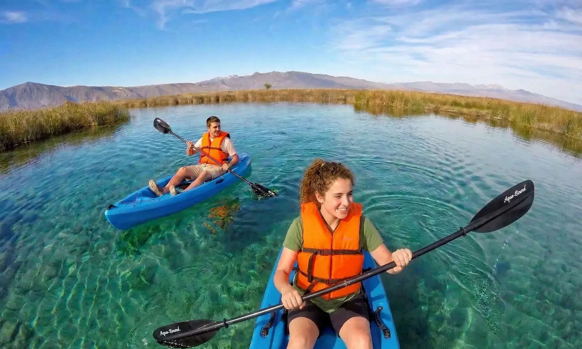 Dos amigos en kayak por Río Mezquites