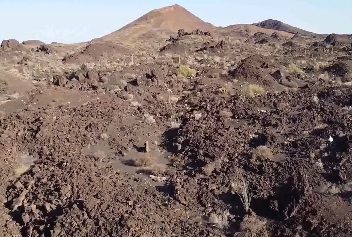 Explorar el paisaje volcánico lunar