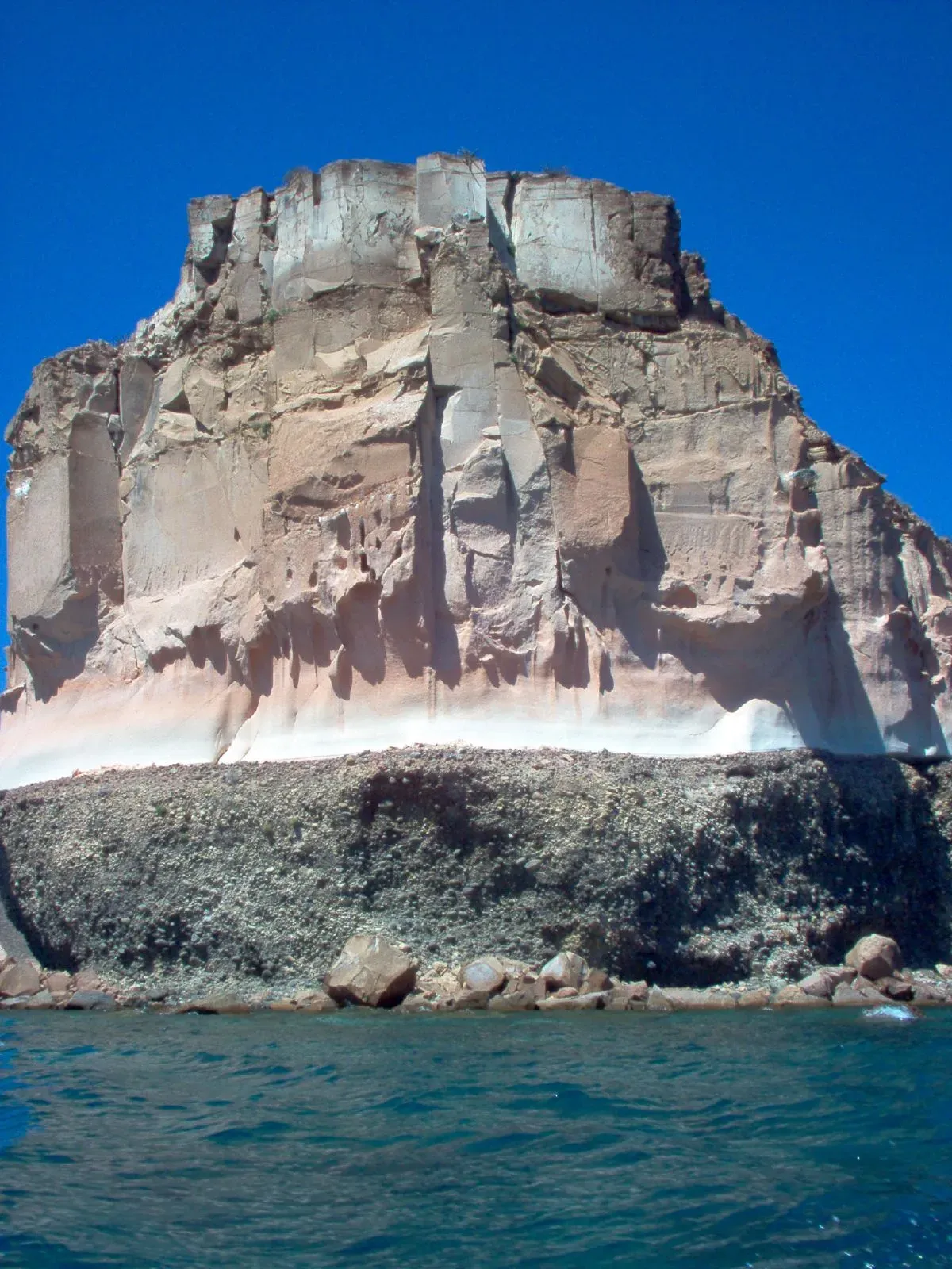 Isla Espíritu Santo vista desde el mar