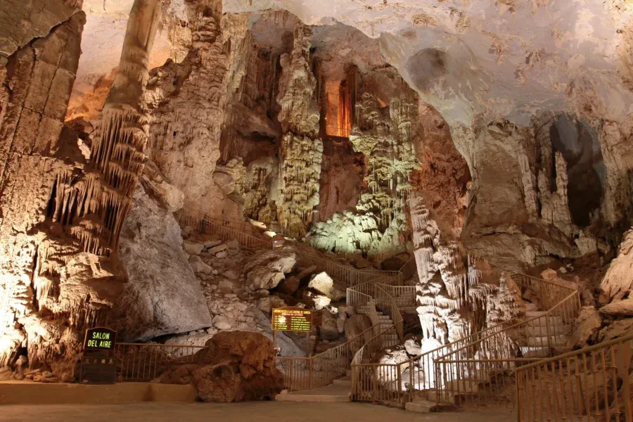 Grutas de García: 60 Millones de Años