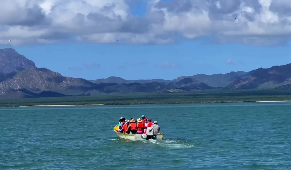Playa de Bahía de Kino con isla al fondo