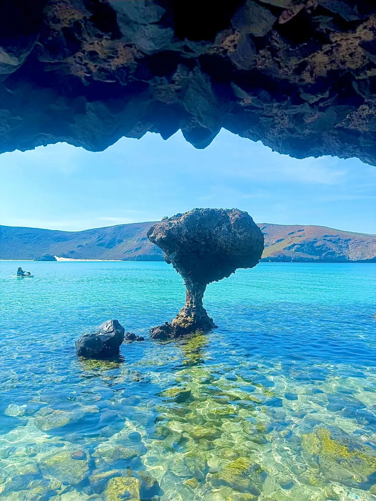 El Hongo de Balandra, formación rocosa en forma de seta con agua turquesa de fondo