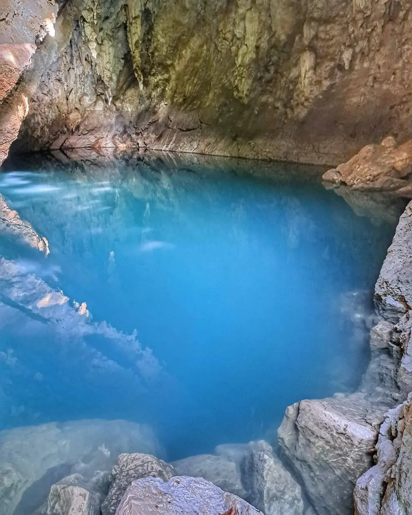 Imagen Cueva del Agua vista desde un lateral.