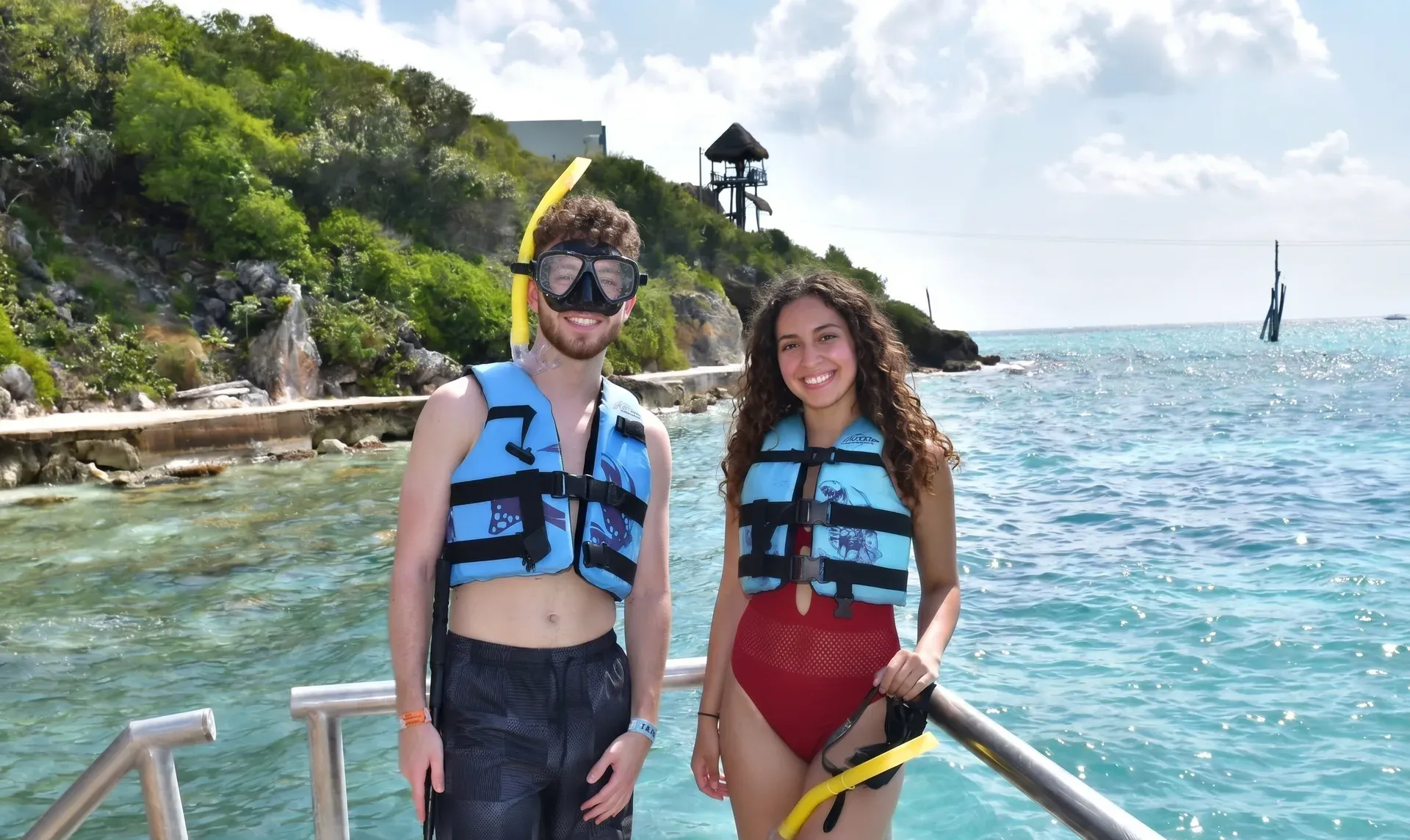 Snorkeladores en arrecife desde embarcadero