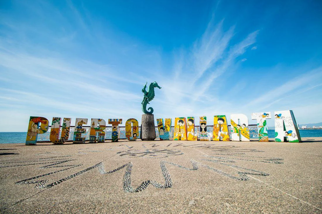 Puerto Vallarta: selva, ballenas y raicilla