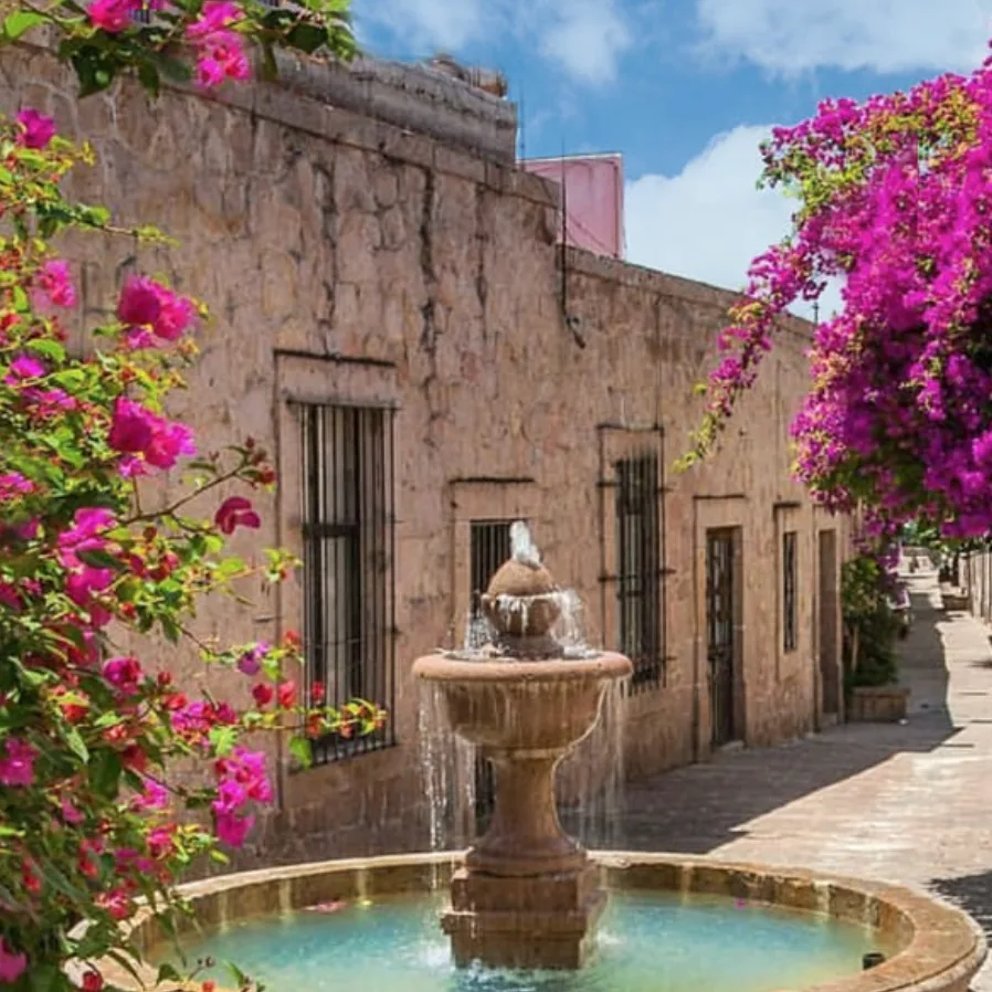 Foto de Callejón del Romance y centro histórico