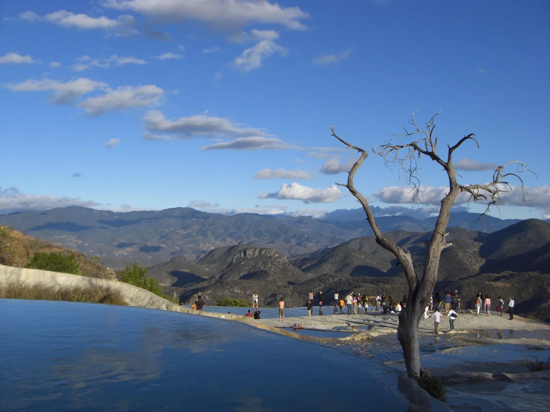 Cascadas petrificadas de Hierve el Agua con vista al valle