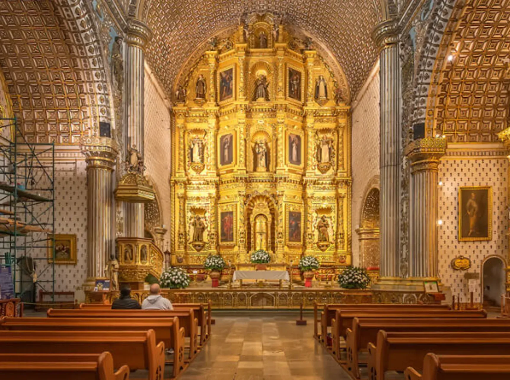 Interior dorado del Templo de Santo Domingo de Guzmán