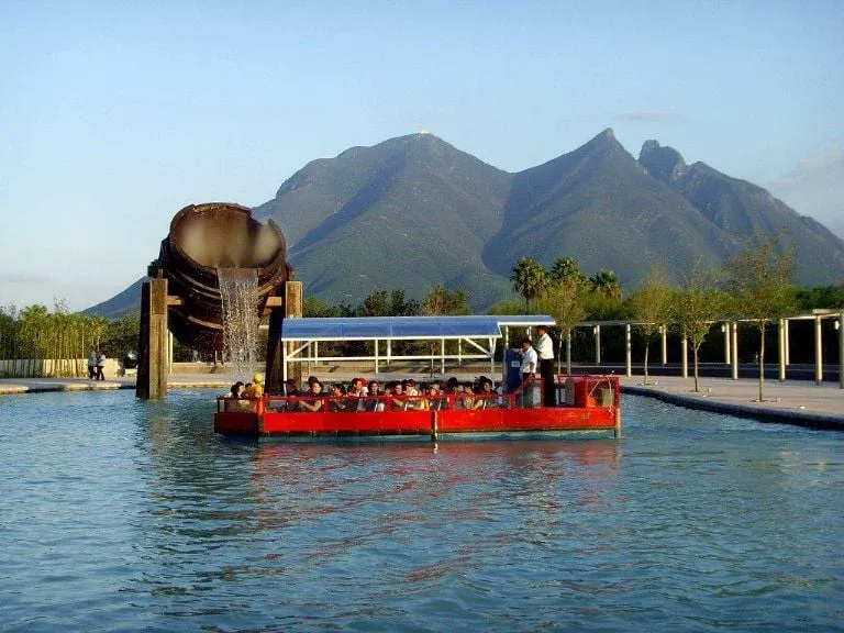 Fundidora y Santa Lucía en Lancha