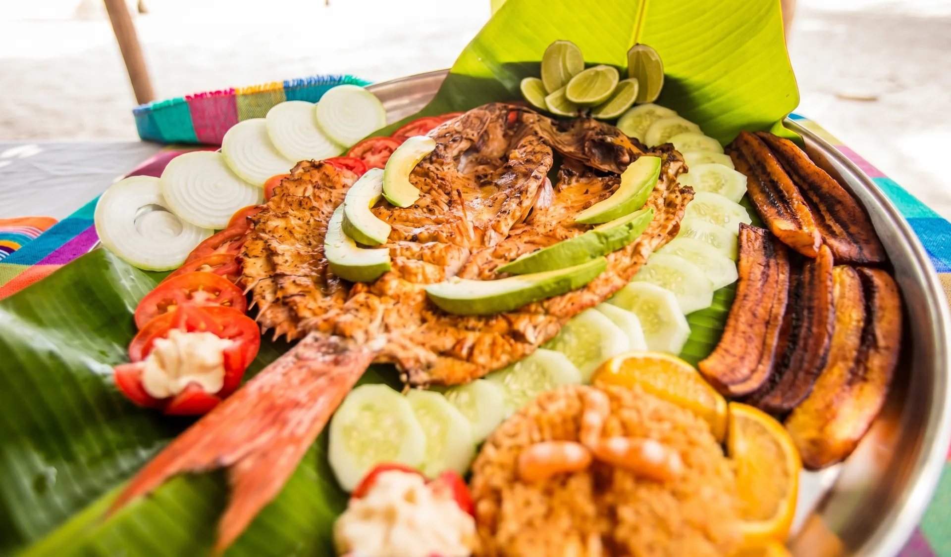 Foto de Comer pescado zarandeado a la leña