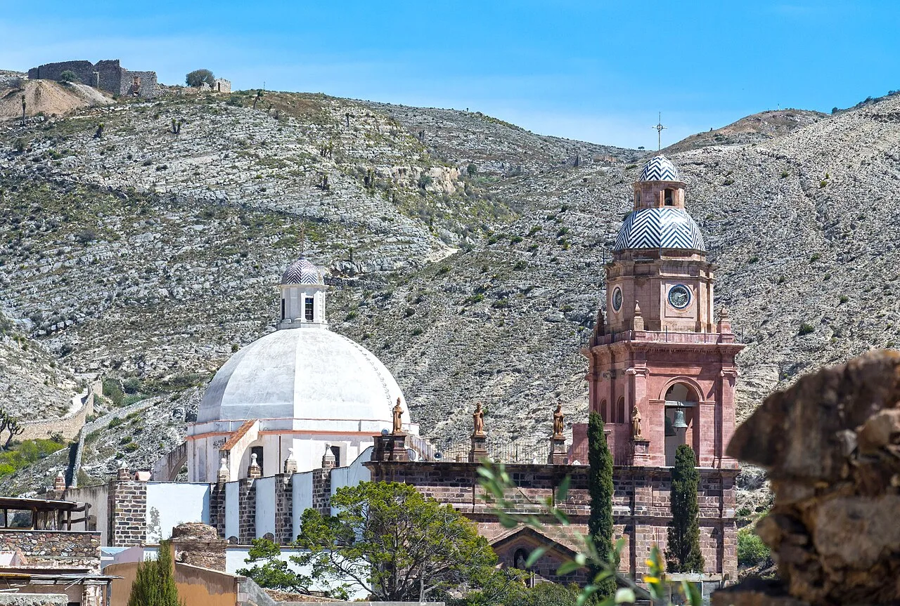 Recorrer el pueblo fantasma y minas