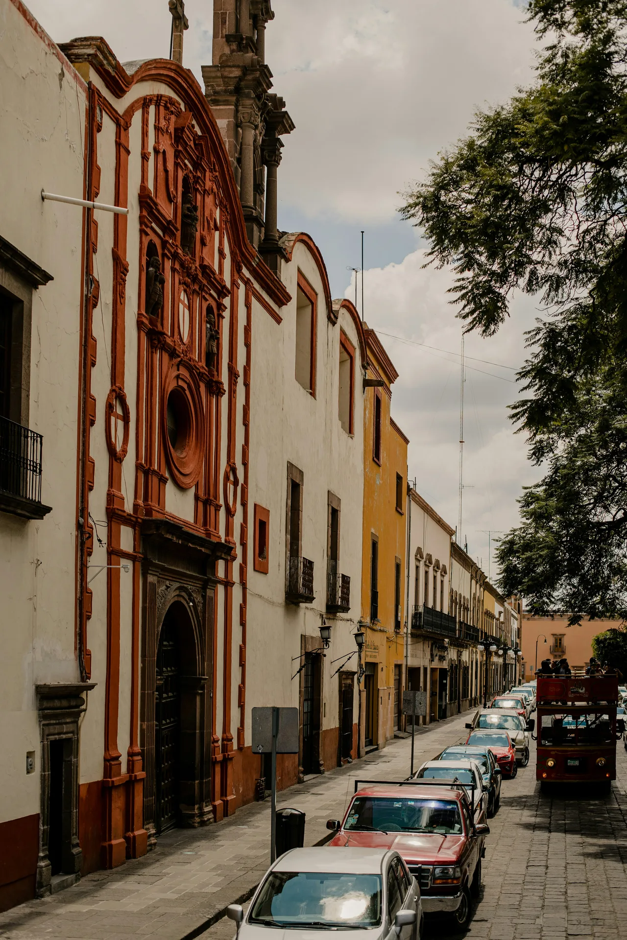 Recorrer el Centro Histórico y la Plaza de Armas
