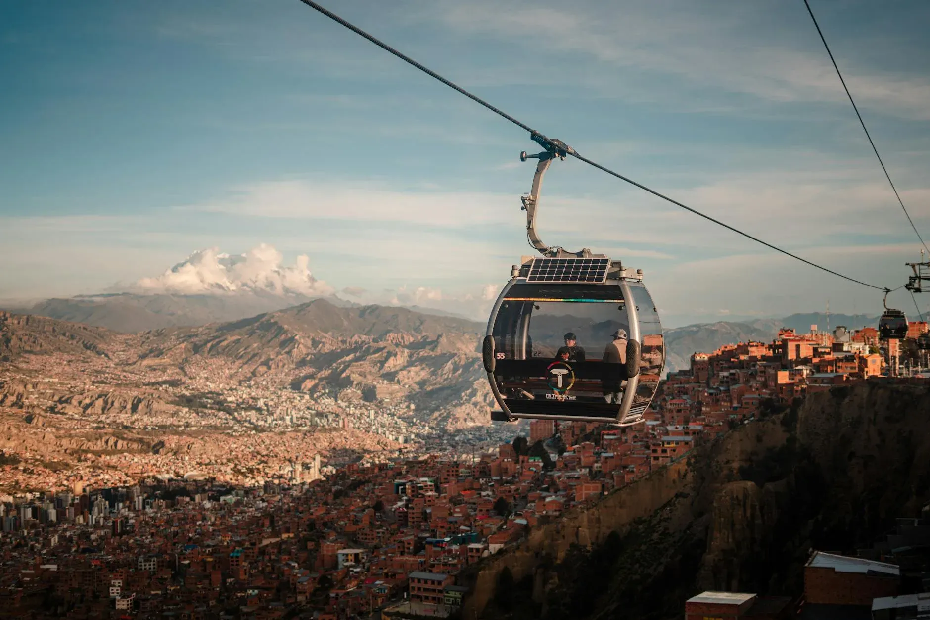 Teleférico sobre la ciudad de Taxco con vistas panorámicas