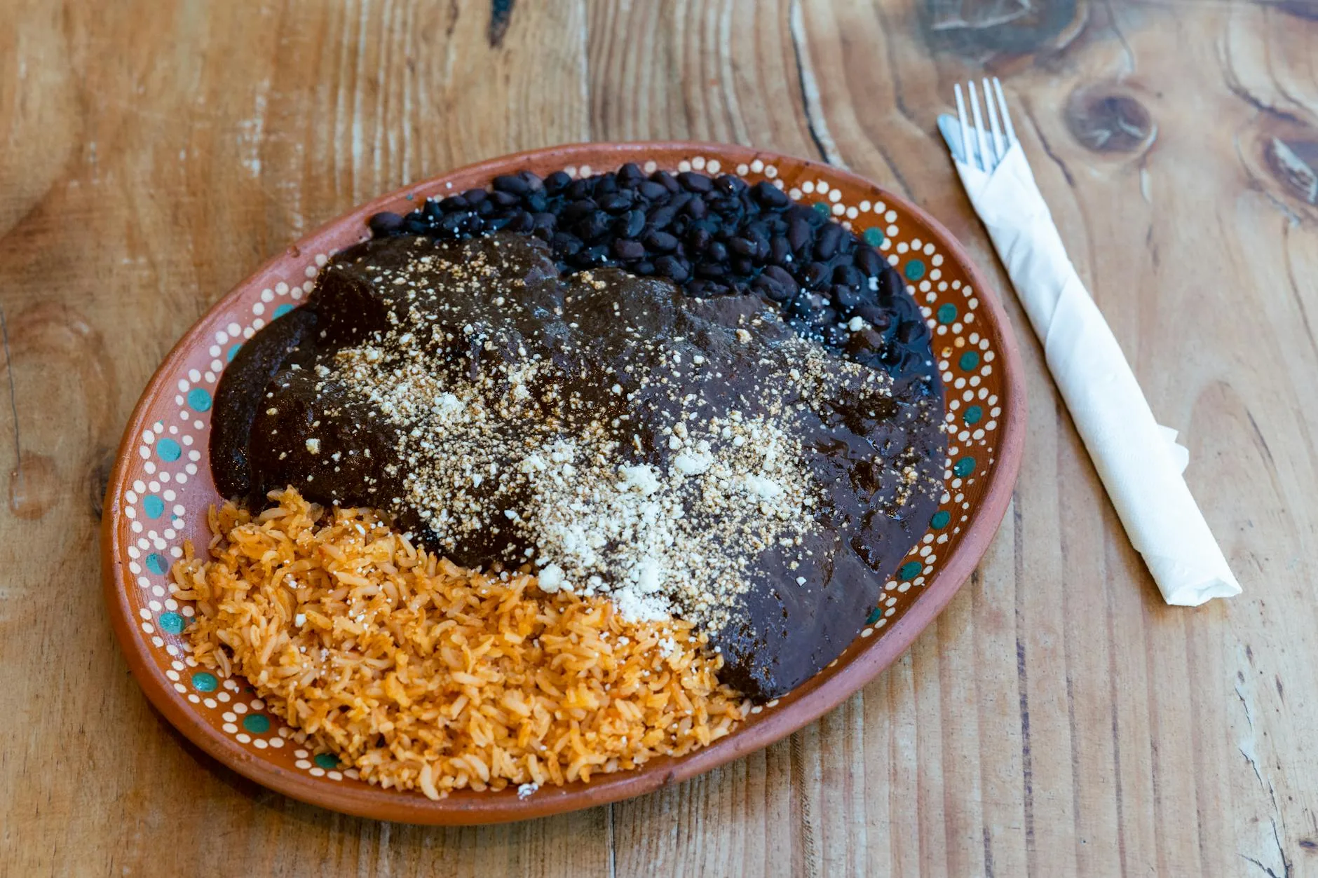 Foto de Gastronomía extrema: jumiles vivos y mole rosa
