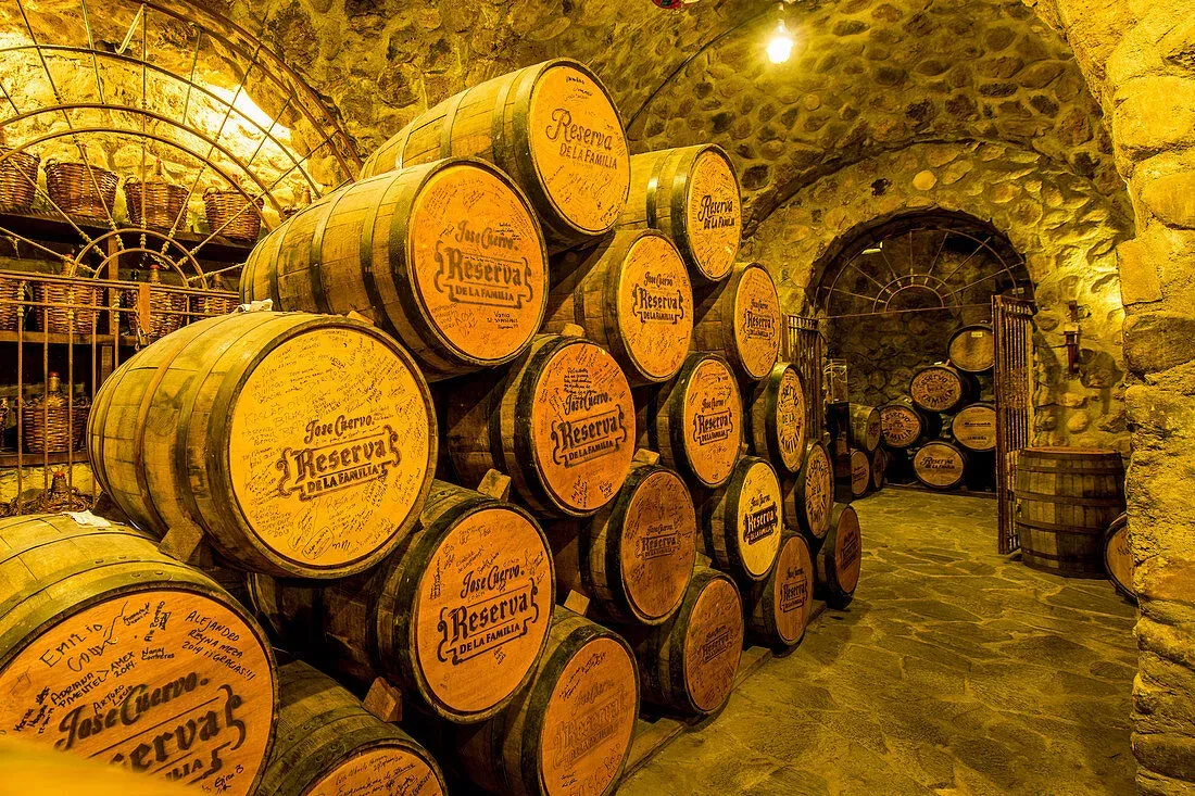 Cava subterránea de la destilería Tres Mujeres