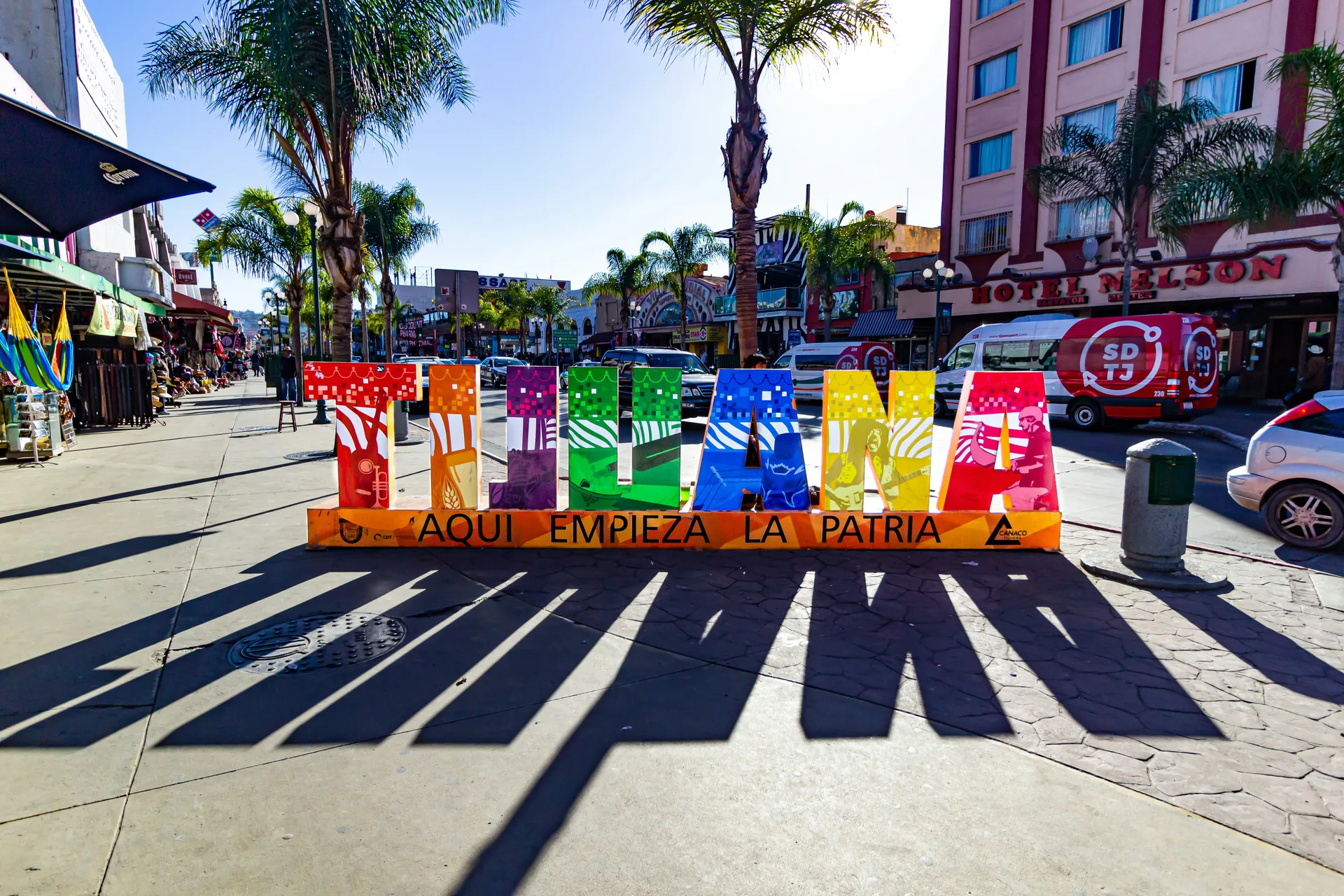 Recorrer la Avenida Revolución