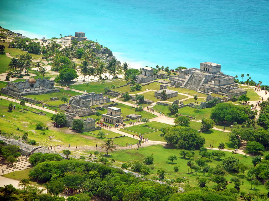 Ruinas con Vistas al Caribe