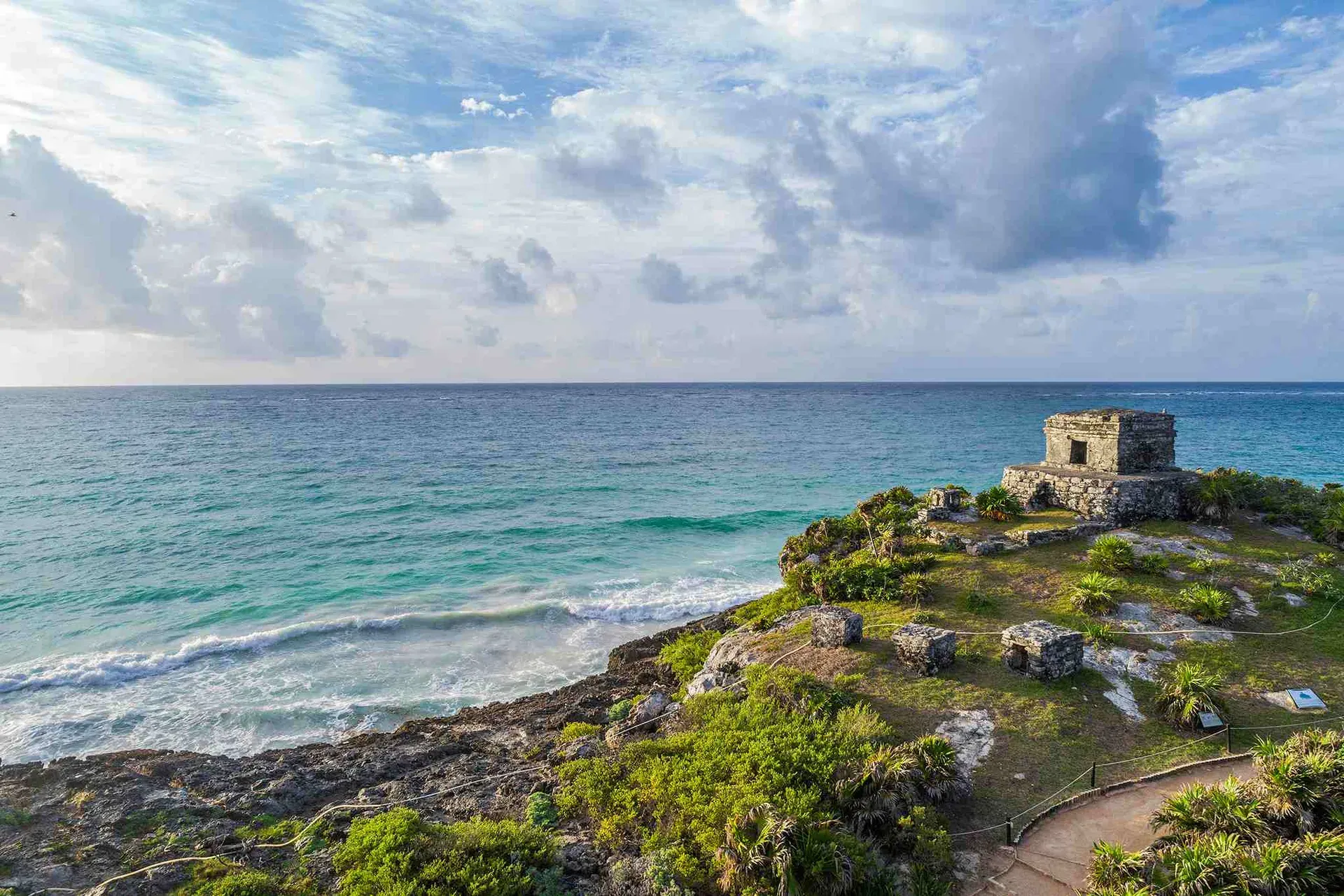 Ruinas sobre el Mar