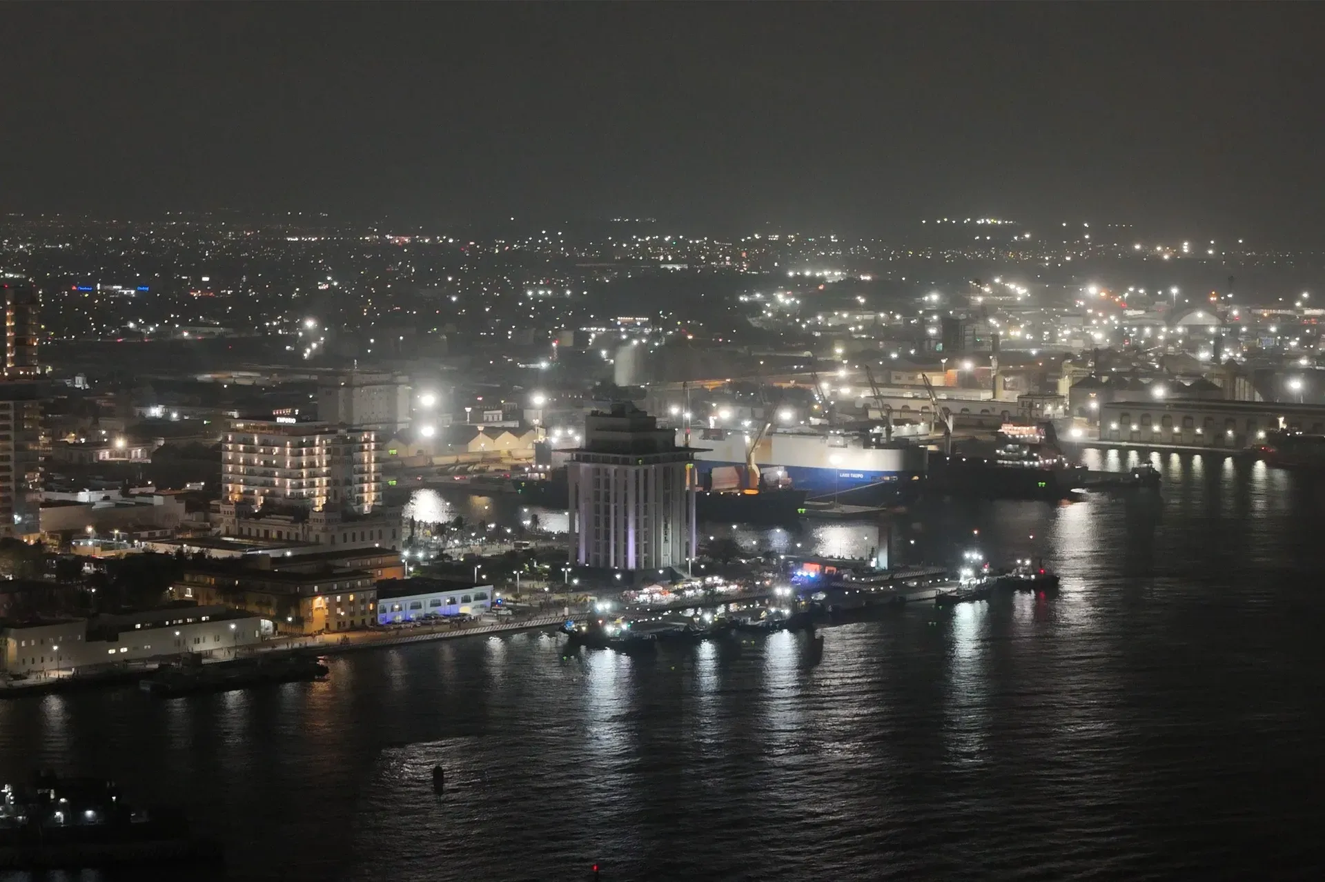 Centro histórico de Veracruz con ambiente nocturno