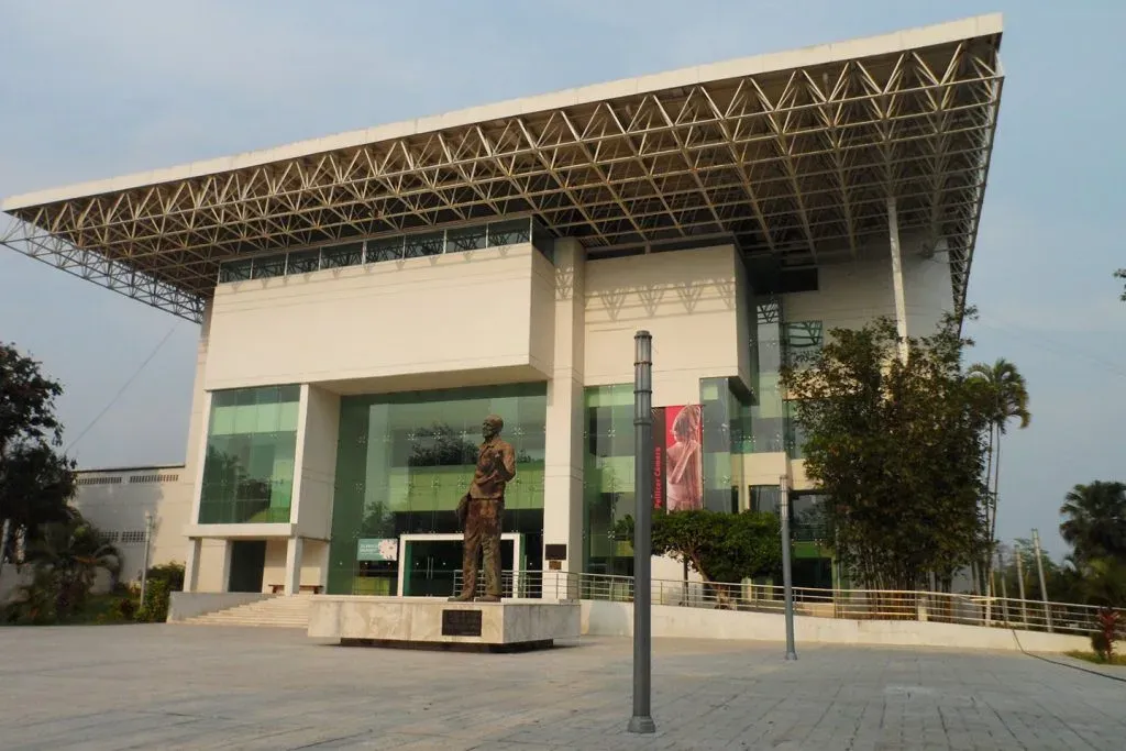 Museo Carlos Pellicer CICOM, edificio moderno blanco
